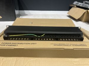 Elfcam – 24/48 Ports Cat6 Patch Panel 1U/2U, 10GBASE-T, Structure 19″ à Montage en Rack, Plaque Acier ≥1,2 mm,…