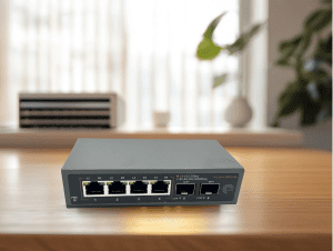 Elfcam® – 10Gb Commutateur Switch Fibre Optique Compatible avec Freebox Ultra, avec 2 Ports 10G SFP+ et 4 Ports 2,5 …