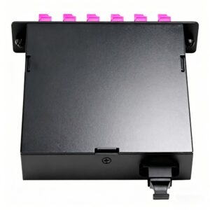 Cassette MTP/MPO pré-raccordée – 12 fibres vers 6 Adaptateurs LC OM4 Duplex, Comprend 12 Câbles Hydra LC OM4 (30 cm, OFNR)…