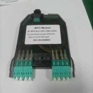 Cassette MTP/MPO pré-raccordée – 8 fibres vers 4 Adaptateurs LC OM3 Duplex, Comprend 8 Câbles Hydra LC OM3 (30 cm, OF...