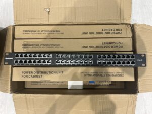 Elfcam – 24/48 Ports Cat6 Patch Panel 1U/2U, 10GBASE-T, Structure 19″ à Montage en Rack, Plaque Acier ≥1,2 mm,…