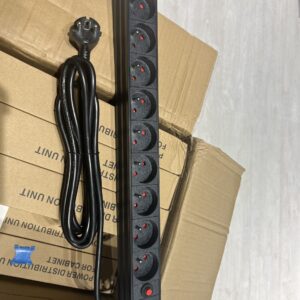 PDU horizontal de rack 1U 9 prises 2P+T 16 A max, 3 m de câble 3×1,5 mm², aluminium noir avec fusible, distribution d’éner…