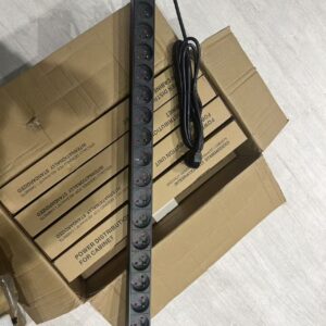 PDU vertical de rack 18 prises 2P+T 16A max, 3m de câble 3×1,5 mm², aluminium noir avec voyant, distribution d’énergie fia…