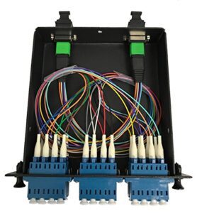 Cassette MTP pré-raccordée LGX Footprint – Adaptateurs MTP (mâle) vers 24 fibres vers LC Quad Singlemode, comprend 1…