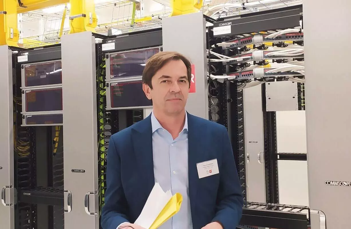 Infrastructure réseau 100G Data Centre Elfcam — QSFP28 switches serveurs