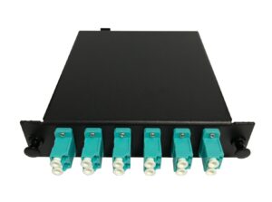 Cassette MTP/MPO pré-raccordée - 12 fibres vers 6 Adaptateurs LC OM3 10 Gig Duplex, Comprend 12 Câbles Hydra LC OM3 (30...