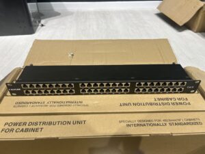 Elfcam – 24/48 Ports Cat6 Patch Panel 1U/2U, 10GBASE-T, Structure 19″ à Montage en Rack, Plaque Acier ≥1,2 mm,…