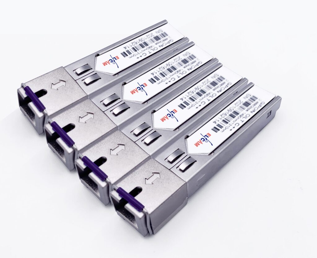 Module SFP PON inséré dans le port WAN d'un routeur