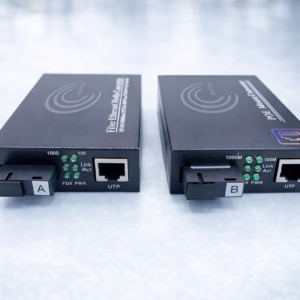 Convertisseur Fibre Ethernet PoE, Convertisseur de Média SFP (mini-GBIC) Inclus, Avec Mode adaptatif 10/100/1000Mbps (Ref...