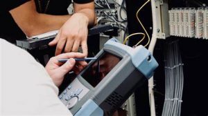 Test OTDR d'une liaison fibre optique — mesure des pertes par réflexion